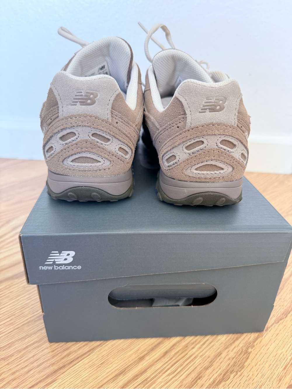 New Balance 204L - Picture 3 of 8